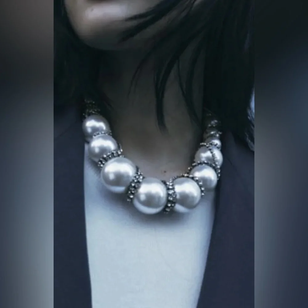 NWT. Zara Pearl and Silver Rhinestones Necklace.